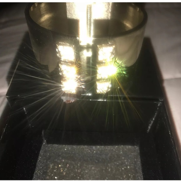 ❌SOLD❌ Victoria Secret Scandalous Gold Cuff - Picture 4 of 8